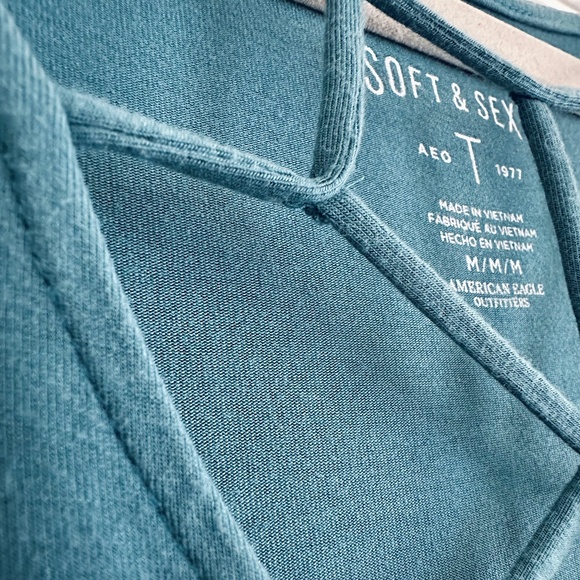 American Eagle soft and sexy long sleeve top - Picture 3 of 3